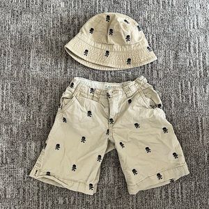 1989 Place khaki shorts and hat set with embroidered skulls. Boys Sz 6